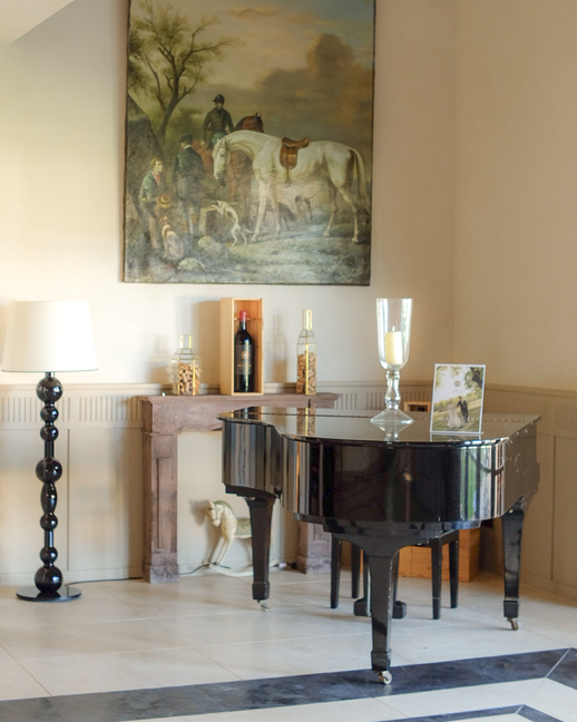 Piano et tableau au Château de Rouillac