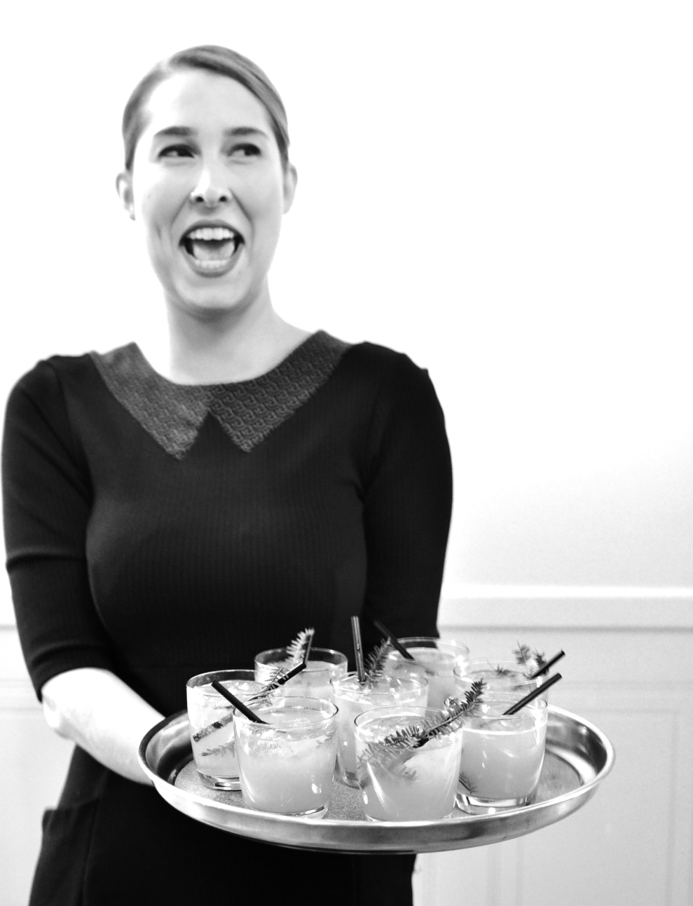 Accueil des invités avec un cocktail de bienvenu présenté par notre hôtesse au sourire communicatif